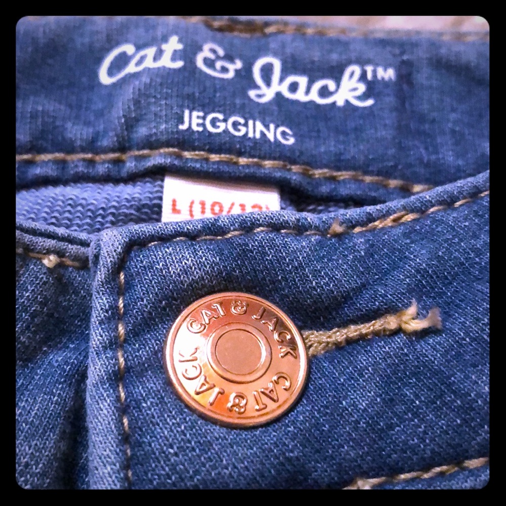 Girl’s Cat&Jack medium wash denim jeans